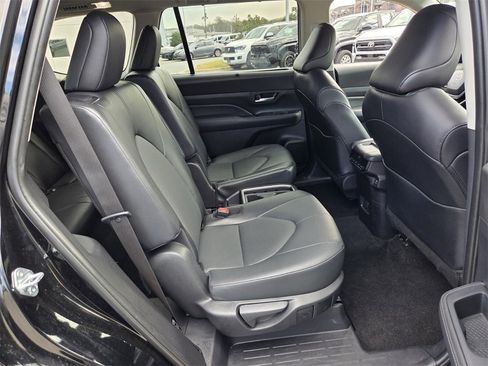 Used 2025 Toyota Grand Highlander Platinum image 13