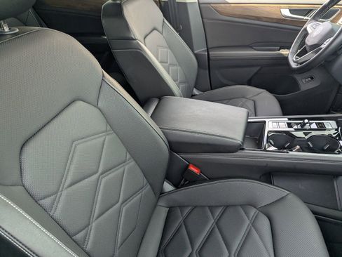 Used 2025 Volkswagen Atlas SE image 10