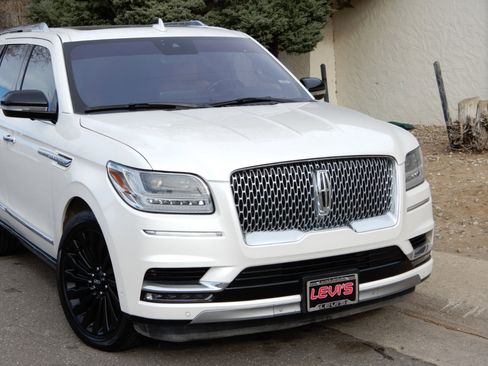 Used 2019 Lincoln Navigator Reserve image 2