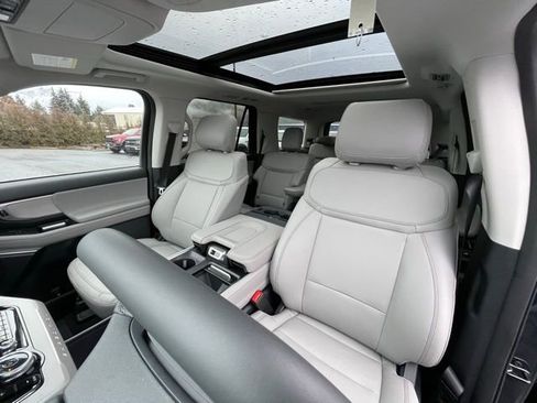 New 2025 Ford Expedition Active image 17