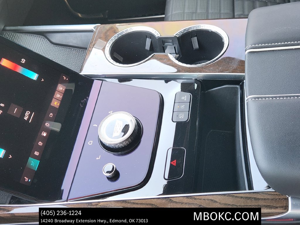 Used 2025 Cadillac Escalade Sport Platinum w/ LPO, Floor Liner Package AWD/4WD image 17