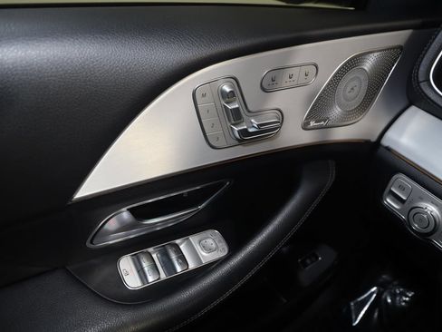 Used 2021 Mercedes-Benz GLS 450 4MATIC image 32