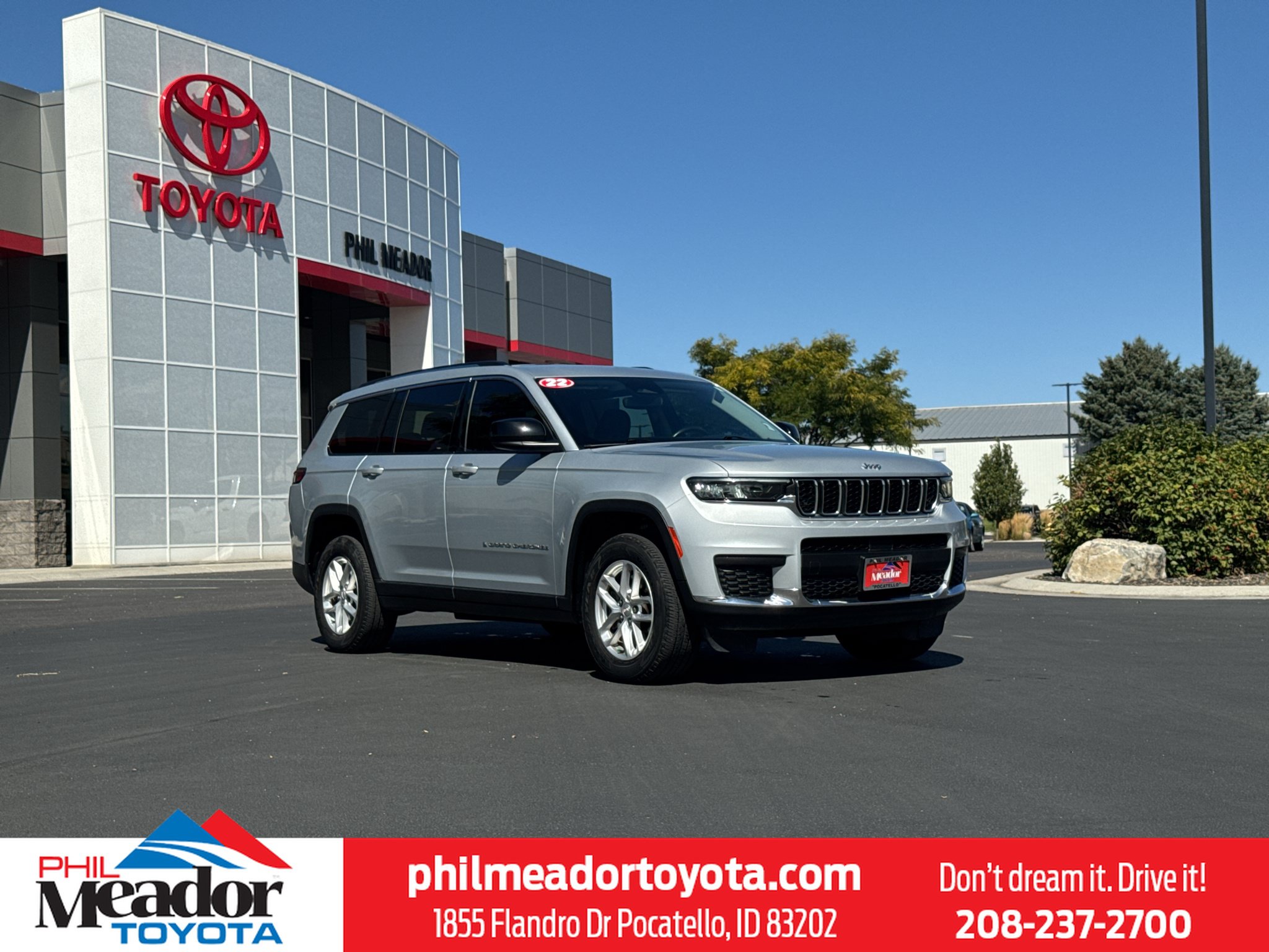 Used 2022 Jeep Grand Cherokee L Laredo w/ Luxury Tech Group I AWD/4WD image 1