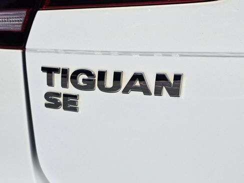 Used 2021 Volkswagen Tiguan SE R-Line image 11