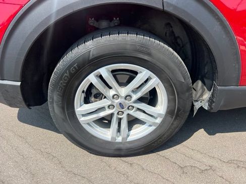 Used 2024 Ford Explorer XLT w/ Equipment Group 202A AWD/4WD image 9