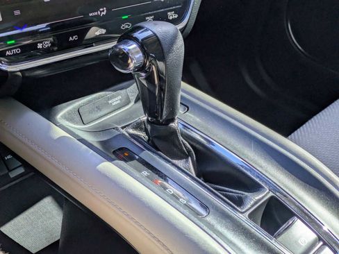 Used 2018 Honda HR-V EX image 32