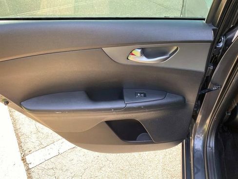 Used 2019 Kia Forte LXS FWD image 10