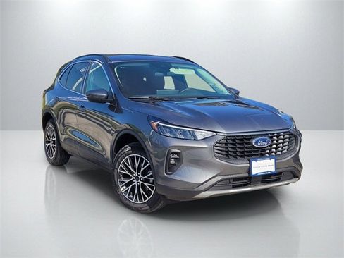 New 2025 Ford Escape SE image 1