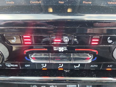 Used 2023 Jeep Grand Cherokee 4WD 4xe image 32