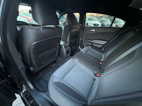 Used 2017 Dodge Charger SXT image 29