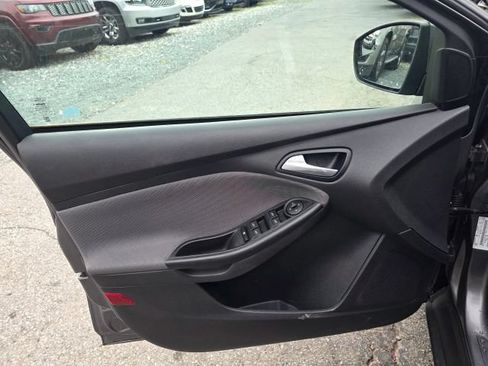 Used 2014 Ford Focus SE FWD image 11