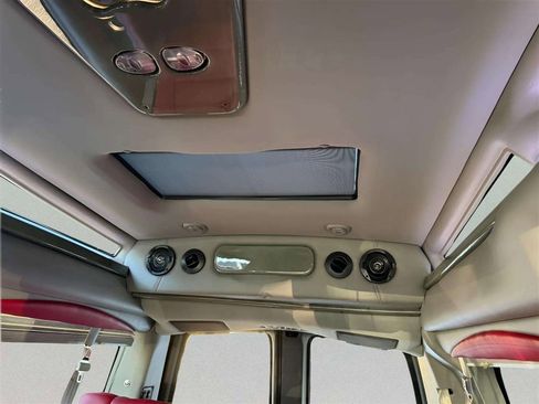 Used 2018 GMC Savana 2500 w/ Enhanced Convenience Package RWD image 23
