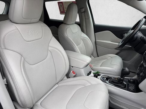 Used 2020 Jeep Cherokee Limited w/ Technology Group image 24