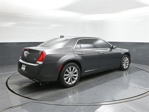 Used 2018 Chrysler 300 Limited w/ Safetytec Plus Group image 11