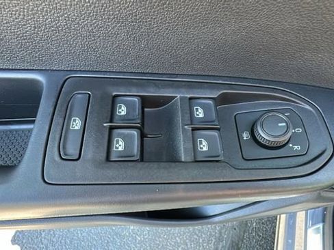 Used 2024 Volkswagen Taos SE w/ Panoramic Sunroof Package AWD/4WD image 24
