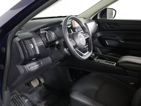 Used 2024 Nissan Pathfinder SV image 23