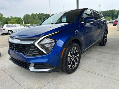 Used 2023 Kia Sportage EX FWD image 3