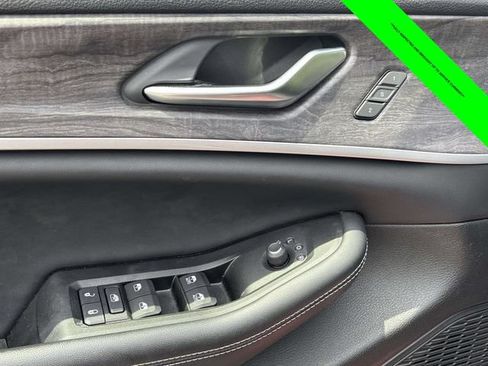 Used 2023 Jeep Grand Cherokee Limited AWD/4WD image 10