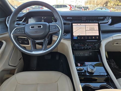 Used 2022 Jeep Grand Cherokee Limited 4xe image 27