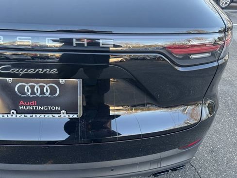 Used 2022 Porsche Cayenne Platinum Edition image 37