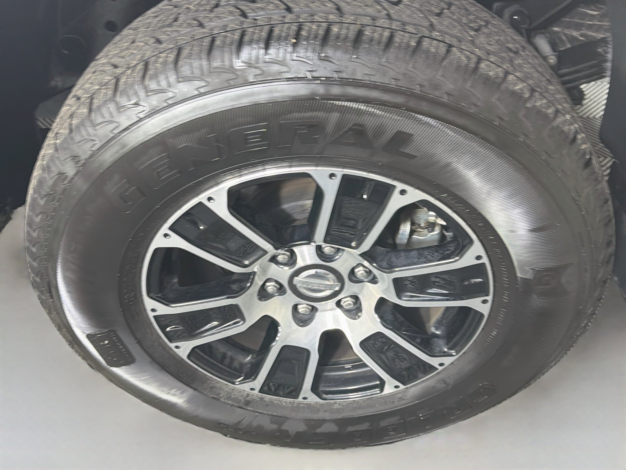 Used 2022 Nissan Titan SV w/ SV Convenience Package AWD/4WD image 11