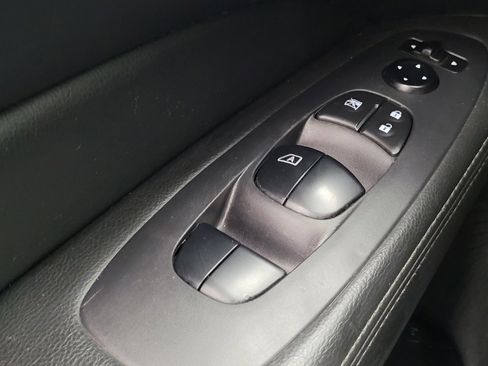 Used 2020 Nissan Pathfinder S FWD image 27