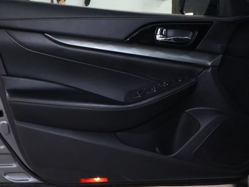 Used 2023 Nissan Maxima SV w/ Floor Mat Group FWD image 12