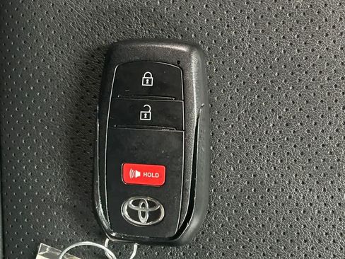 Used 2023 Toyota Prius XLE FWD image 19