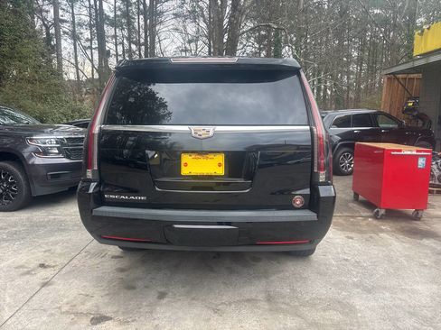 Used 2020 Cadillac Escalade ESV Platinum image 7