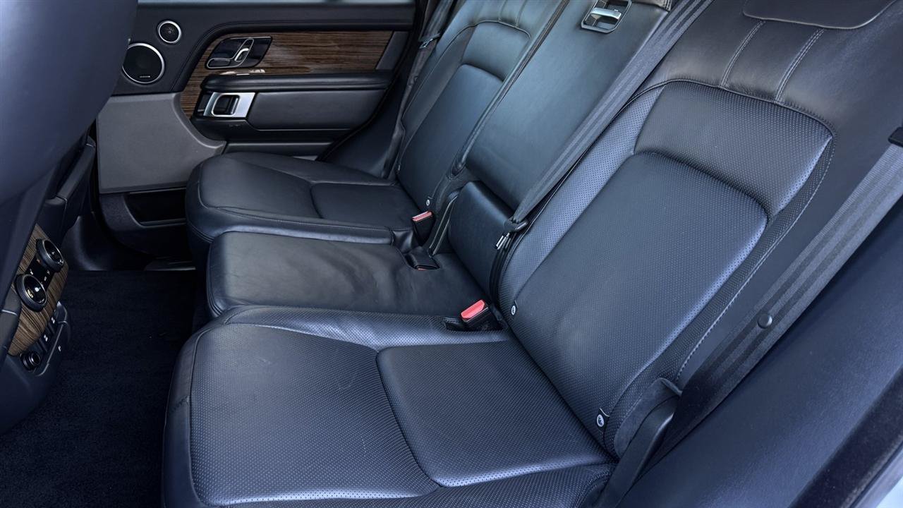 Used 2018 Land Rover Range Rover HSE AWD/4WD image 32