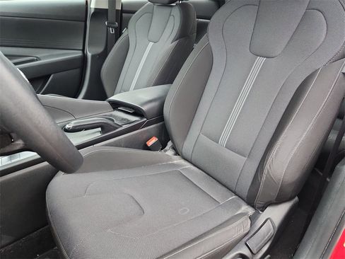 Certified 2023 Hyundai Elantra SE image 10