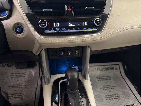 Used 2022 Toyota Corolla Cross XLE FWD image 31