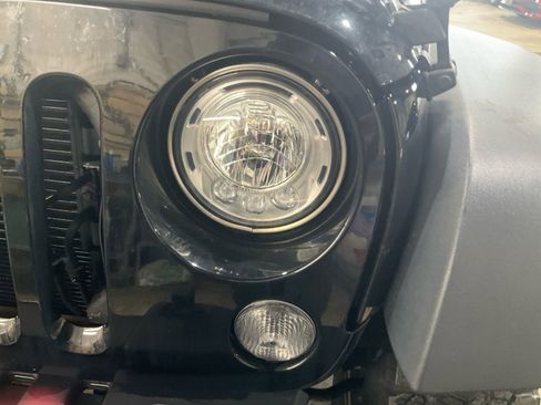 Used 2017 Jeep Wrangler Unlimited Rubicon w/ Cold Weather Group image 21