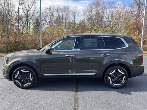New 2025 Kia Telluride S image 4