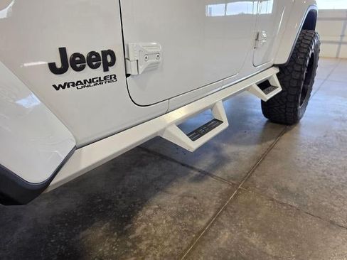 Used 2020 Jeep Wrangler Unlimited Sahara AWD/4WD image 11