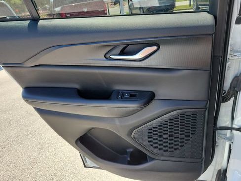 Used 2023 Jeep Grand Cherokee Altitude RWD image 16