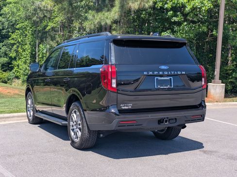 Used 2025 Ford Expedition Active AWD/4WD image 5