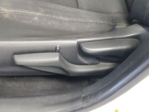 Used 2018 Toyota Corolla LE FWD image 19