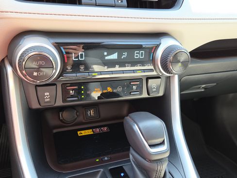 Certified 2025 Toyota RAV4 Limited w/ Advanced Technology Package FWD image 24