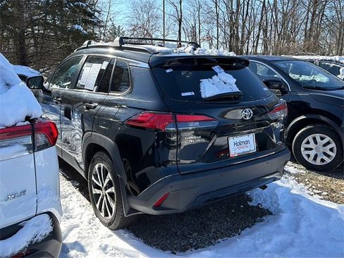 Certified 2022 Toyota Corolla Cross XLE image 3