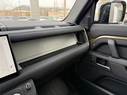 Certified 2025 Land Rover Defender 110 S AWD/4WD image 24