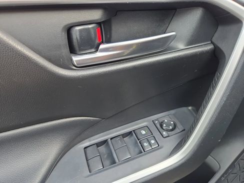 Used 2020 Toyota RAV4 XLE FWD image 15
