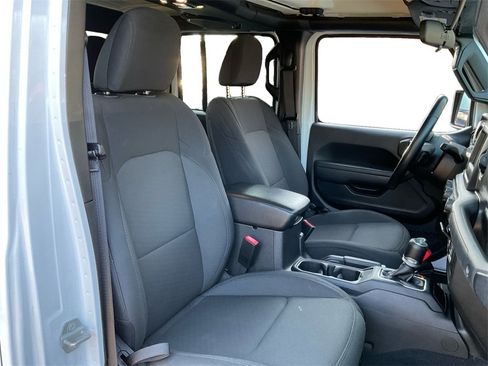 Used 2022 Jeep Gladiator Willys image 26
