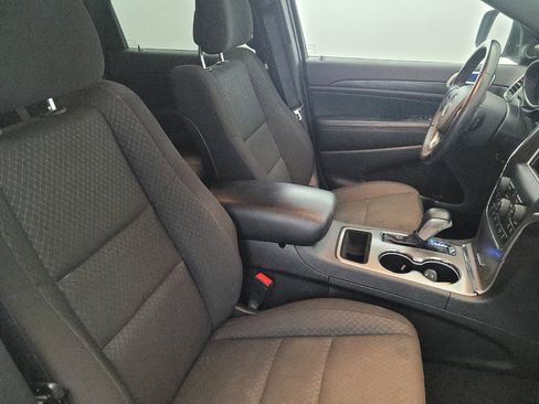 Used 2021 Jeep Grand Cherokee Laredo image 21