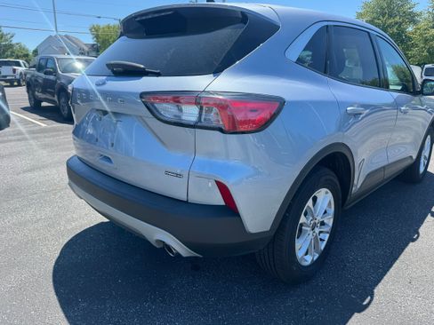 Certified 2022 Ford Escape SE w/ Cold Weather Package AWD/4WD image 5