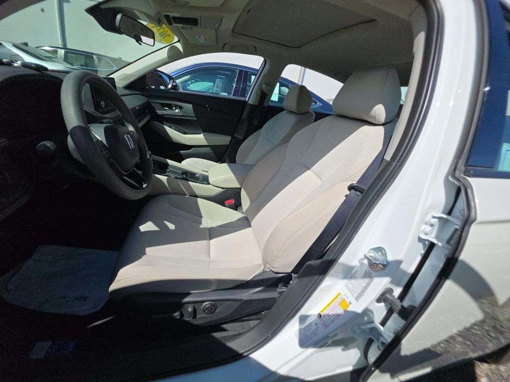 Used 2023 Honda Accord EX image 7