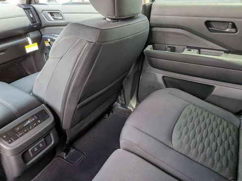 Used 2026 Nissan Pathfinder SV w/ SV Premium Package FWD image 37