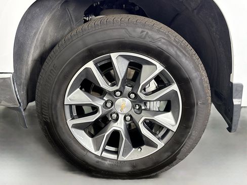 Used 2025 Chevrolet Silverado 1500 LT image 38