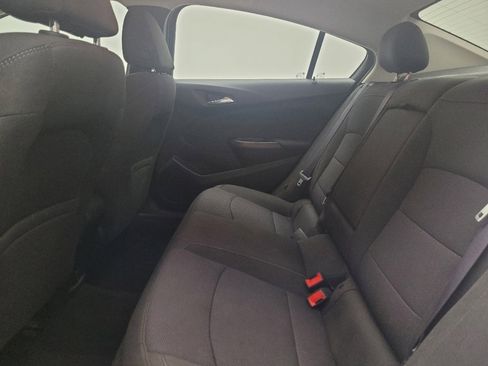 Used 2017 Chevrolet Cruze LT image 18