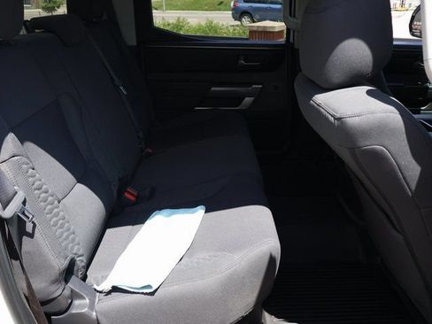 Used 2022 Toyota Tundra SR5 w/ SR5 Convenience Package AWD/4WD image 11